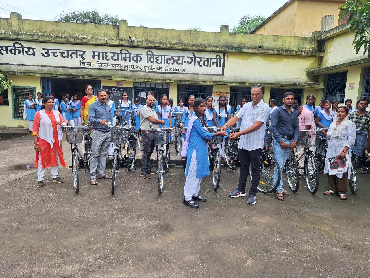 छात्राओं की जीवन सरल करने वरदान है छत्तीसगढ़ सरकार की सरस्वती सायकल योजना