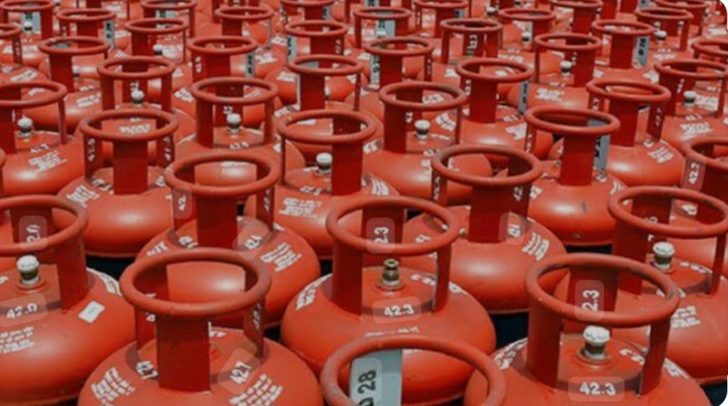 घरेलू LPG रसोई गैस के व्यावसायिक उपयोग पर रुक-रुककर ही सही,जारी है प्रशासन की कार्रवाई