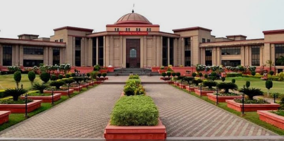 सड़कें परिवहन का साधन ही नहीं लोगों की जान की सुरक्षा से भी जुड़ी हैं : छत्तीसगढ़ हाईकोर्ट की टिप्पणी